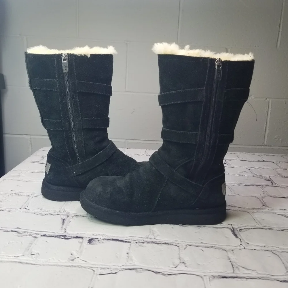 Ugg Maddi black shearling buckle boot 4 girls 6 women